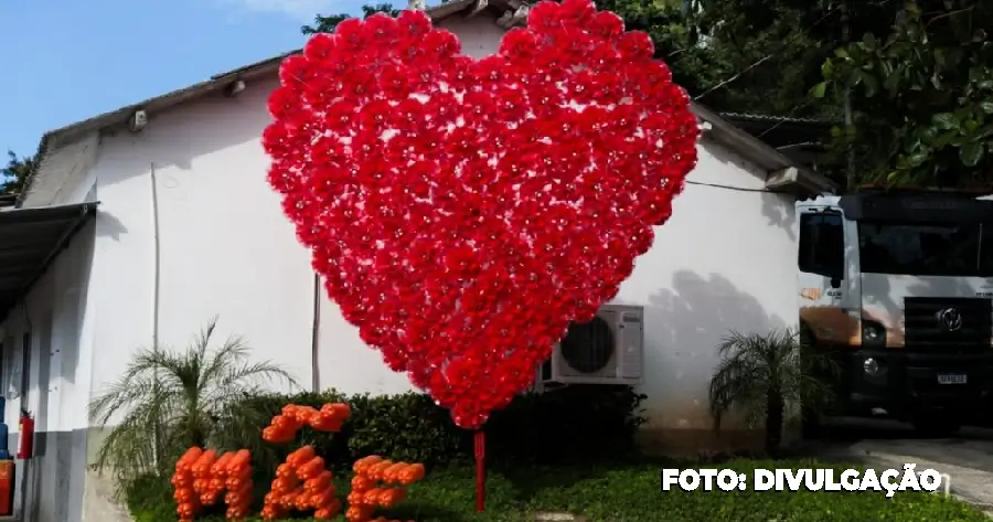 CLIN faz homenagem ao Dia das Mães com estrutura reciclável na sede da empresa