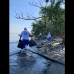 São Gonçalo: Pescadores retiram 50 toneladas de resíduos da Baía de Guanabara