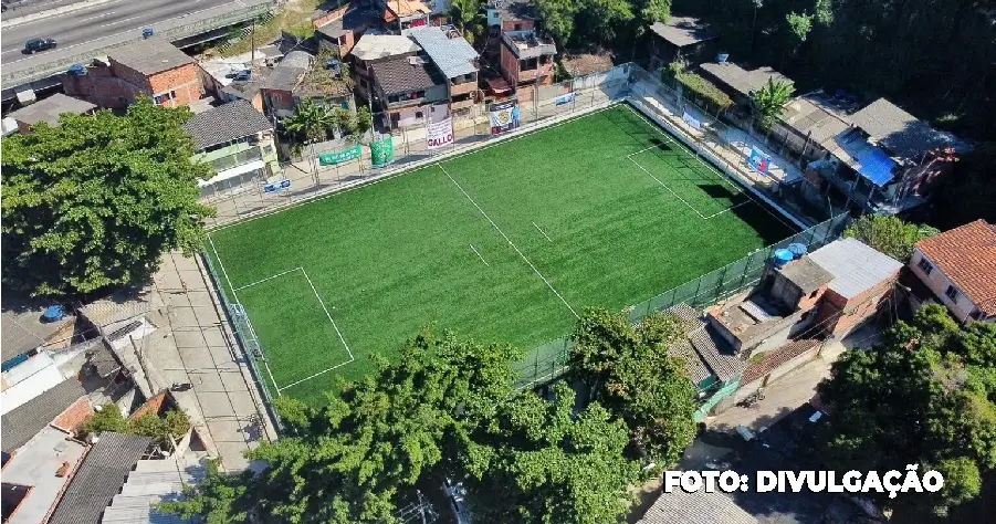 Prefeitura de Niterói conclui reforma do campo de futebol da Leopoldina, no Barreto