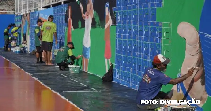 Artistas começam a pintar mural na Praça da Lagoinha