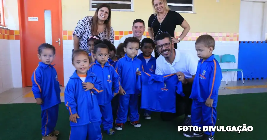 Niterói entrega uniformes de frio nas escolas municipais