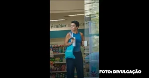 Ana Paula Arósio Faz Rara Aparição Pública e Exibe Visual Novo