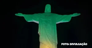 Cristo Redentor Iluminado em Verde e Amarelo Celebra os 30 Anos do Tetra