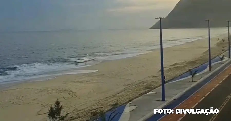 Vídeo mostra pouso emergencial de avião na Praia de Itaipuaçu, Maricá