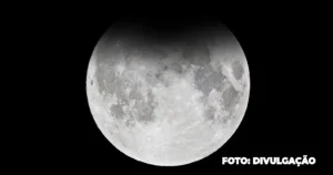 Eclipse parcial da Lua acontece nesta terça e poderá ser visto em todo o país