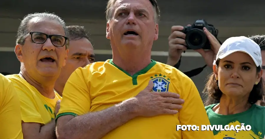 Bolsonaro cogita refúgio em embaixada para evitar prisão