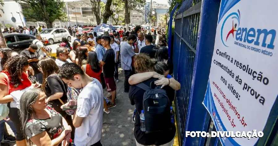 Abstenção no 1º dia do Enem 2024 cai com alta adesão da rede pública