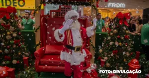 Papai Noel chegando ao São Gonçalo Shopping em evento natalino com parada