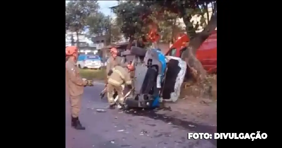 VÍDEO: Grave acidente com viatura da PM deixa dois policiais feridos em São Gonçalo