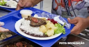 Imagem do Restaurante do Povo Madre Teresa em Nova Iguaçu, representando refeições acessíveis com alimentos da horta local.