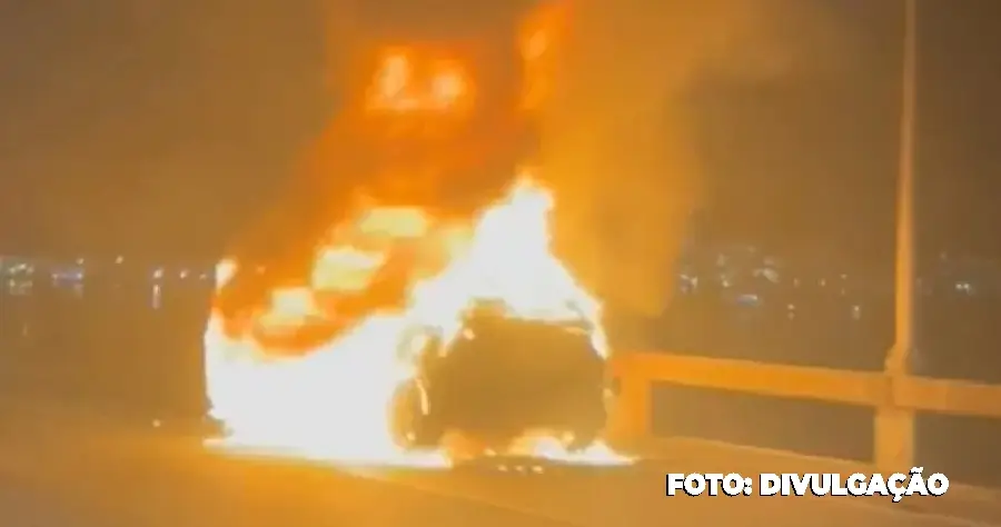 VÍDEO: Carro em Chamas na Ponte Rio-Niterói