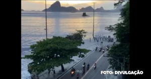 Grupo de motociclistas causando transtornos em Niterói durante o rolézinho