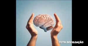 Relação entre qualidade do sono e envelhecimento cerebral em adultos de meia-idade.