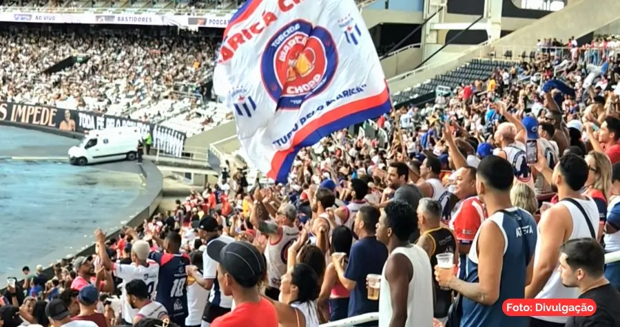 Torcida do Maricá FC comemorando vitória histórica contra o Botafogo